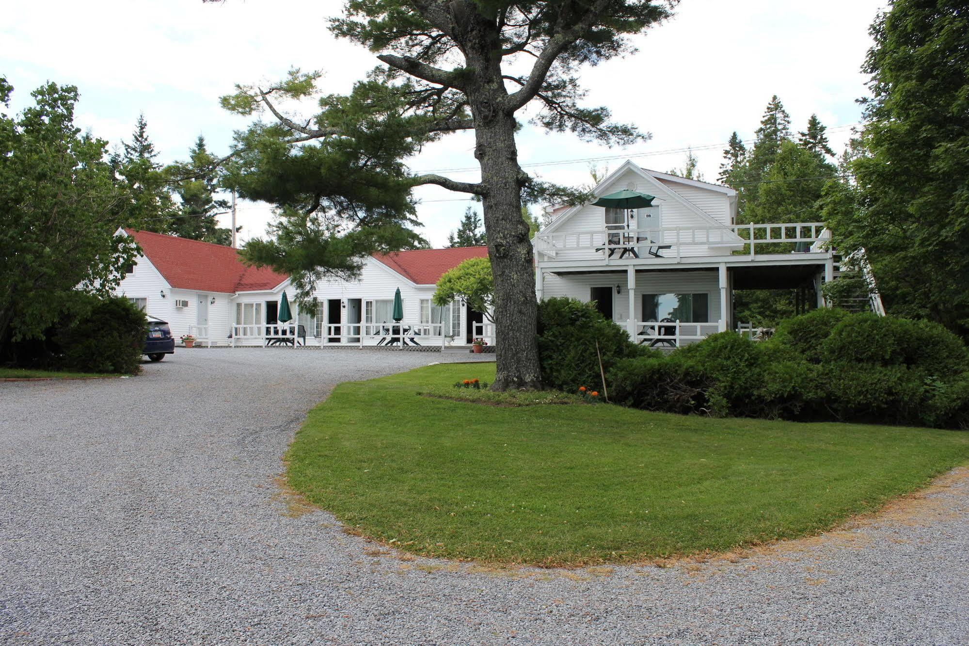 Tara Manor Inn St. Andrews By The Sea エクステリア 写真