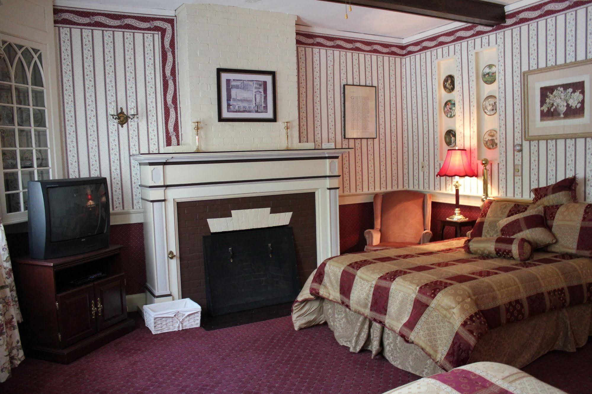 Tara Manor Inn St. Andrews By The Sea エクステリア 写真