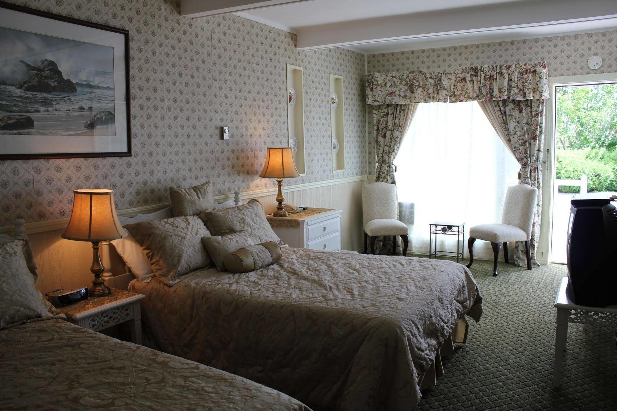 Tara Manor Inn St. Andrews By The Sea エクステリア 写真